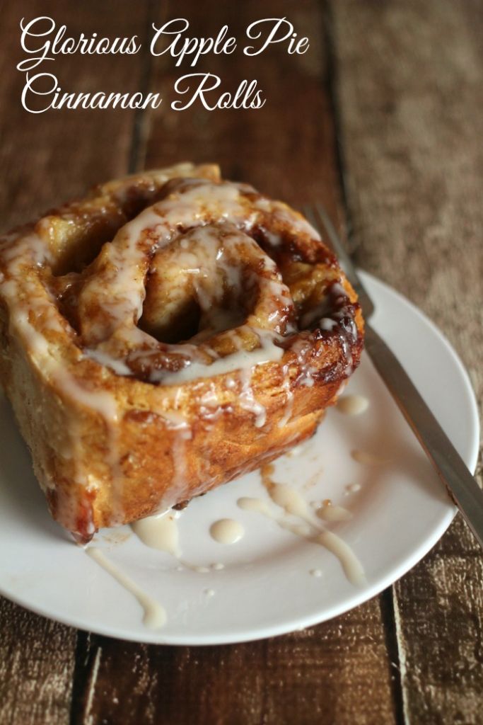 apple pie cinnamon rolls