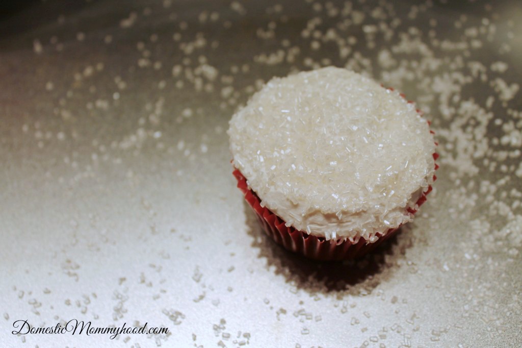 sparkling-snowman-cupcakes